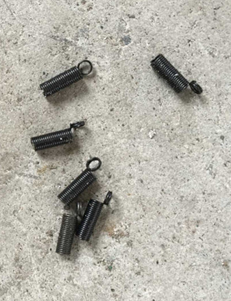 1503039515404224.jpg 防墜器開動彈簧.jpg