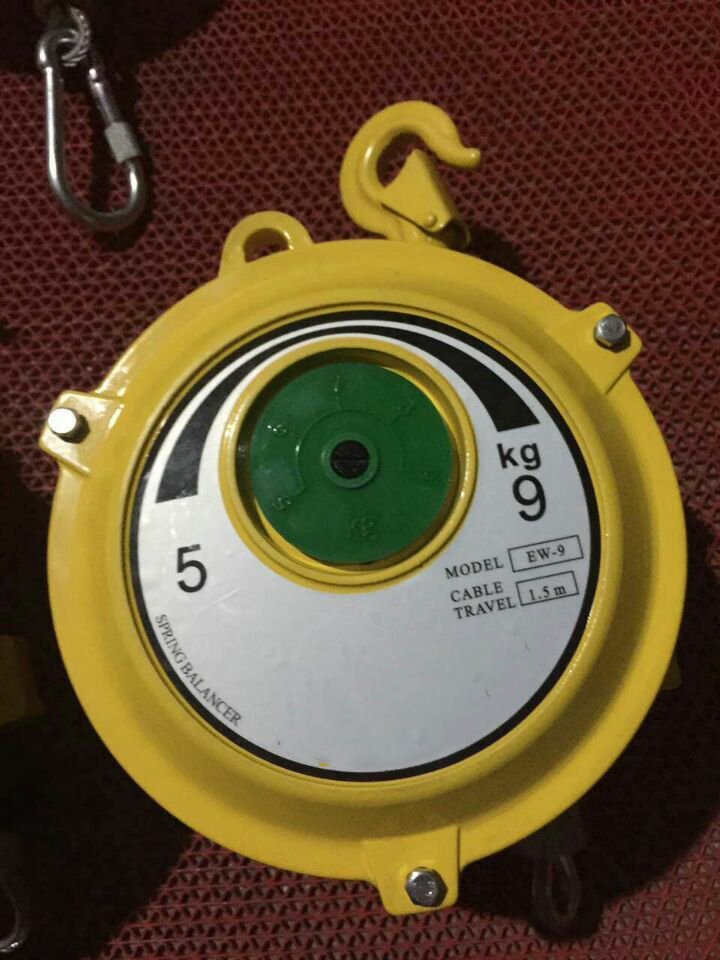 22-30kg彈簧平衡器實(shí)拍.jpg 22-30kg彈簧平衡器實(shí)拍.jpg
