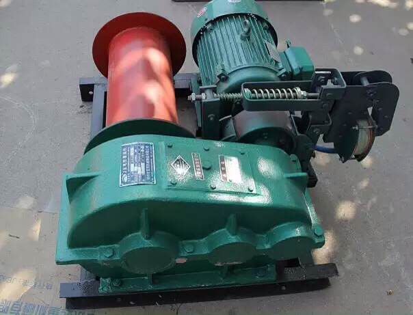 工業(yè)卷揚機.jpg 工業(yè)卷揚機.jpg